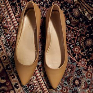 New Condition Vionic Lena NPA Macaroon Color Size 8 women's flats